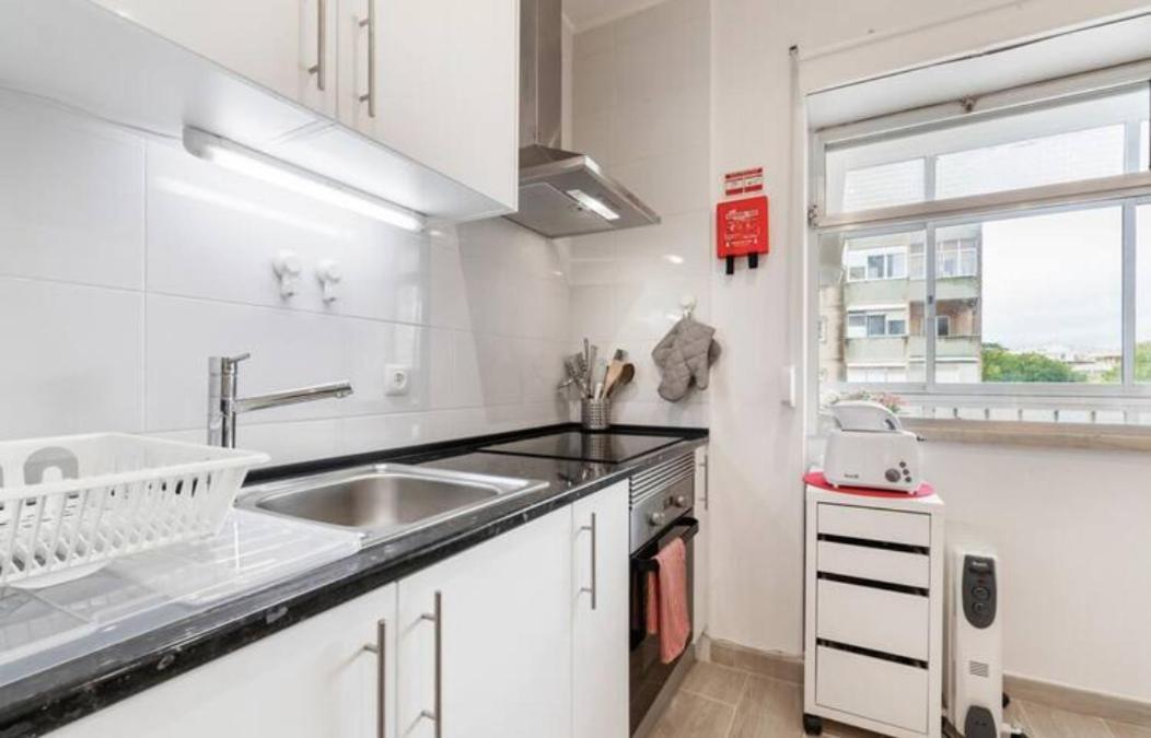 Beautiful 1 Bedroom Apartment Near Benfica Lisbon Exterior photo